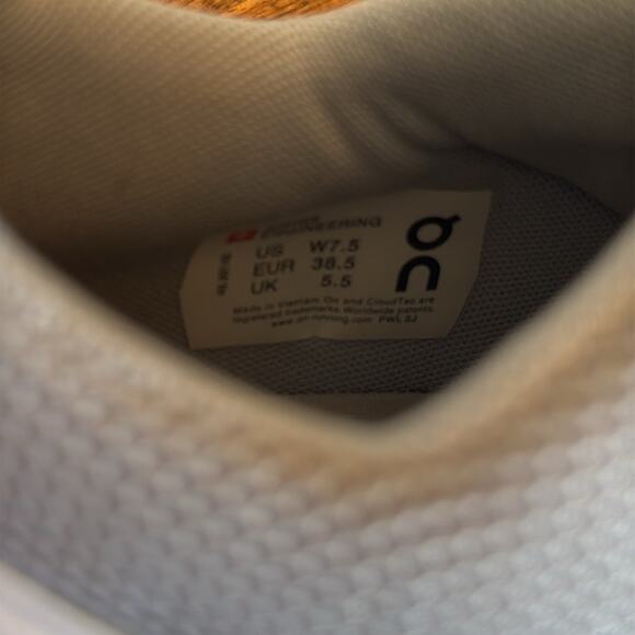 ON running Rodger advantage women’s size 7.5 - Picture 8 of 11